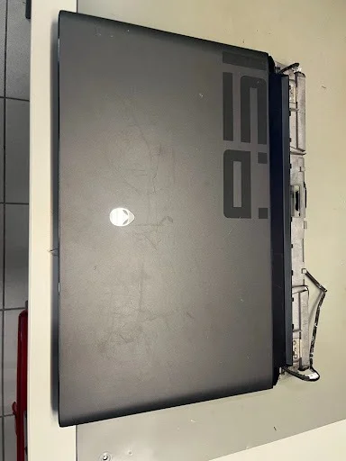 Alienware Area-51m R1 LCD + KB + Hinged