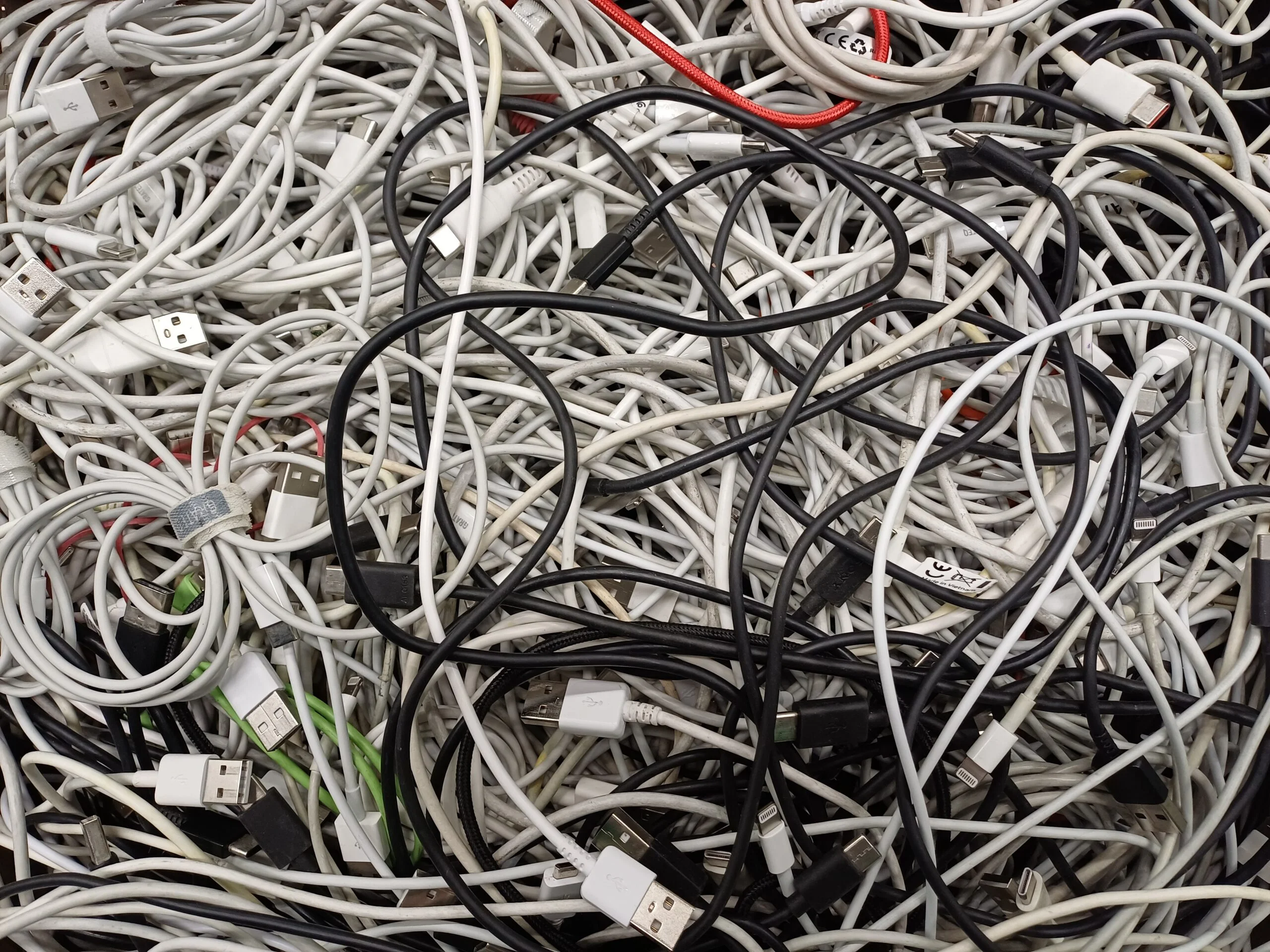 Erinevaid kasutatud USB kaablid, hulgipakend (10 kg)